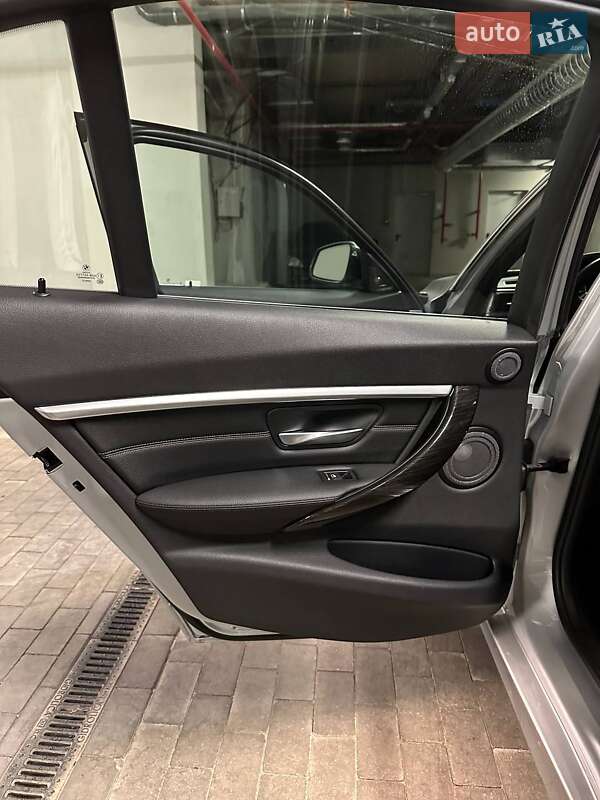Седан BMW 3 Series 2016 в Дніпрі