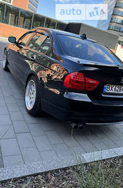 Седан BMW 3 Series 2010 в Буче