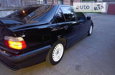 Седан BMW 3 Series 1998 в Запорожье