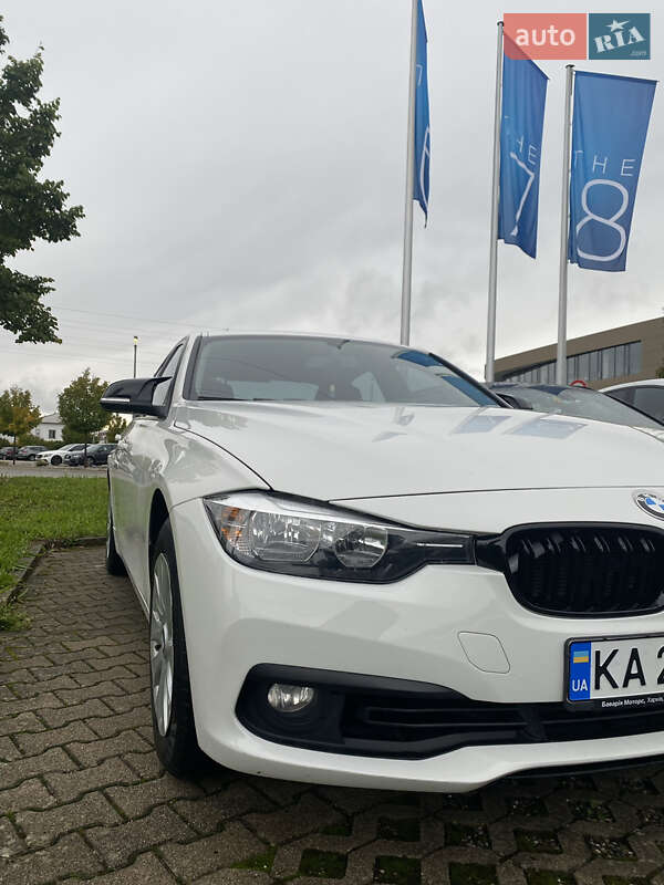 Седан BMW 3 Series 2017 в Києві