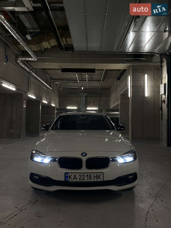 Седан BMW 3 Series 2017 в Києві