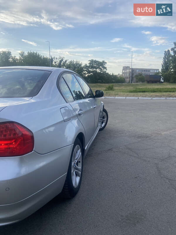 Седан BMW 3 Series 2010 в Киеве