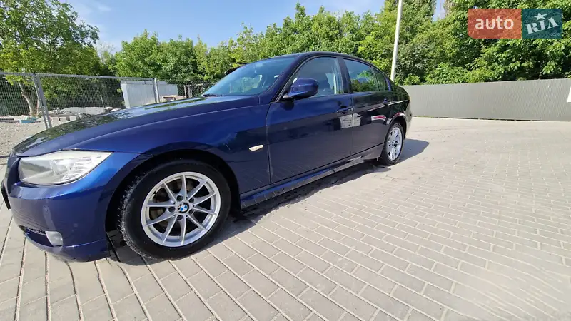 Седан BMW 3 Series 2011 в 