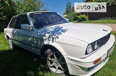 Купе BMW 3 Series 1985 в Ромнах