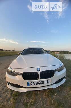 Седан BMW 3 Series 2015 в Вараше