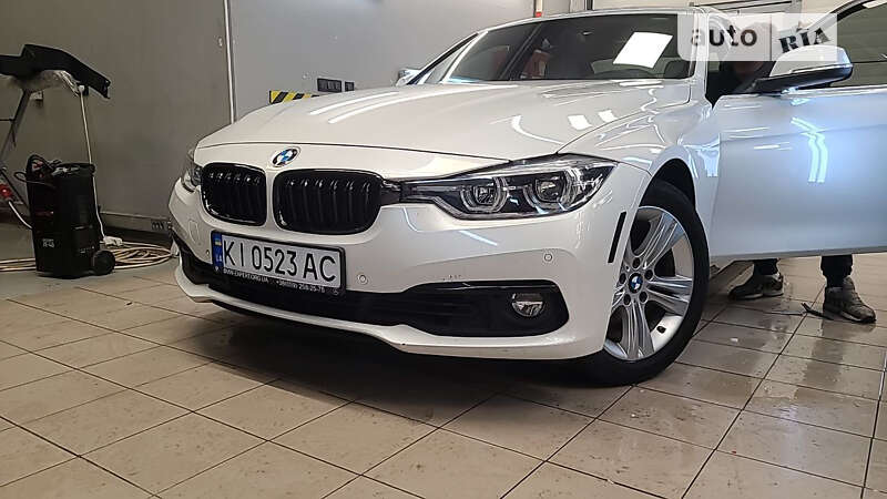 Седан BMW 3 Series 2016 в Киеве