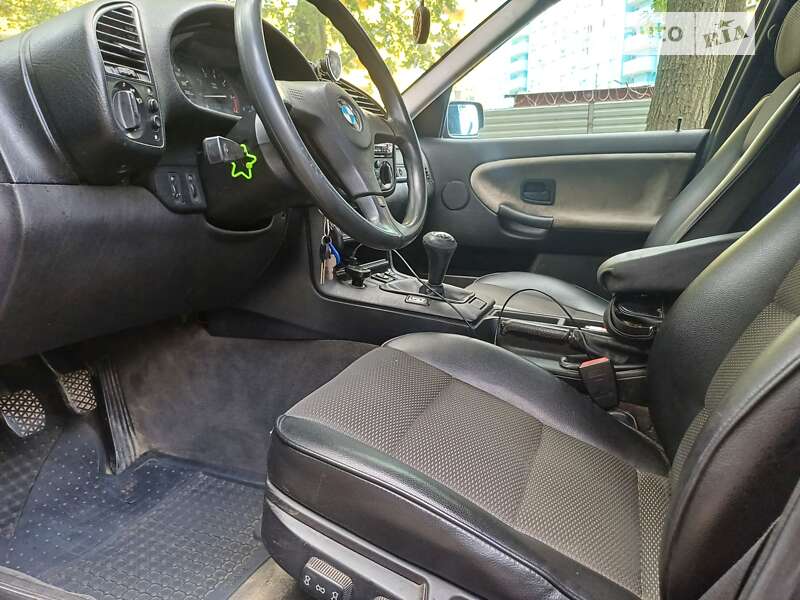 Седан BMW 3 Series 1993 в Киеве фото 3 Седан BMW 3 Series 1993 в Киеве