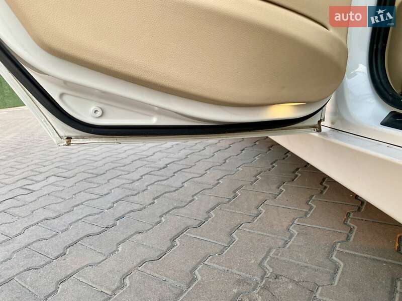 Седан BMW 3 Series 2012 в Києві