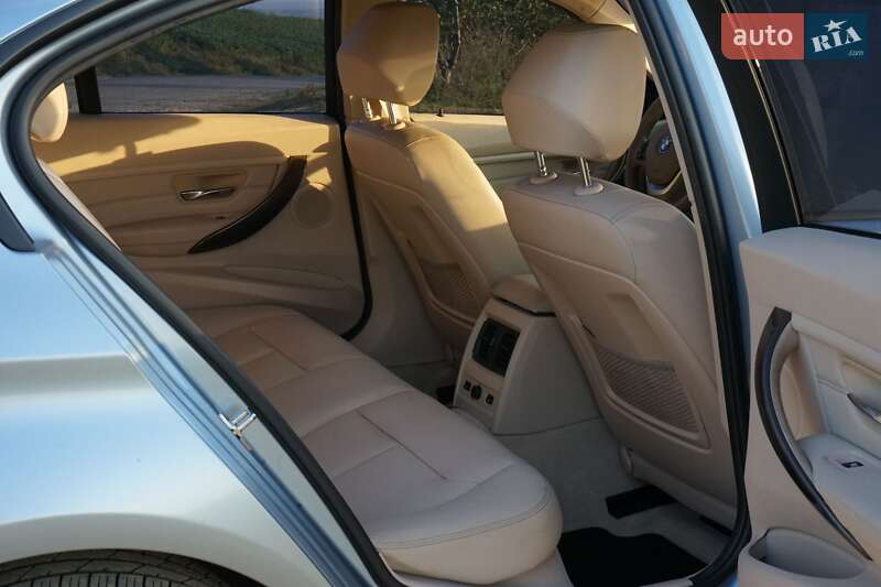 Седан BMW 3 Series 2012 в Черновцах