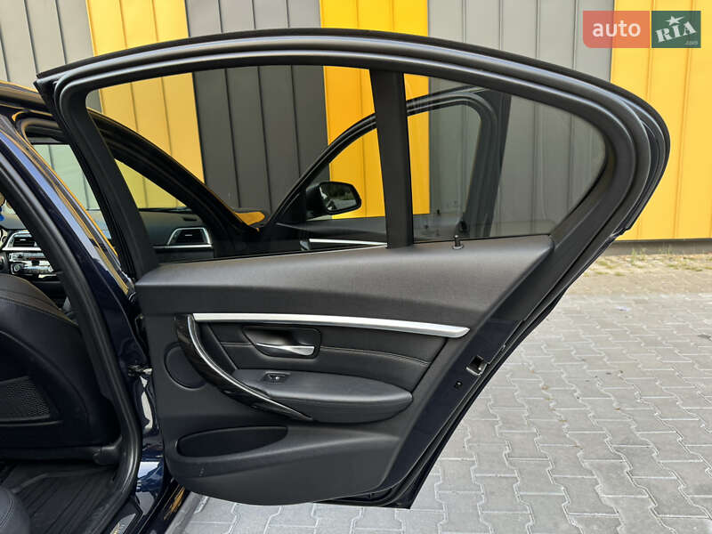 Седан BMW 3 Series 2016 в Киеве