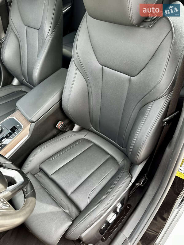 Седан BMW 3 Series 2019 в Киеве