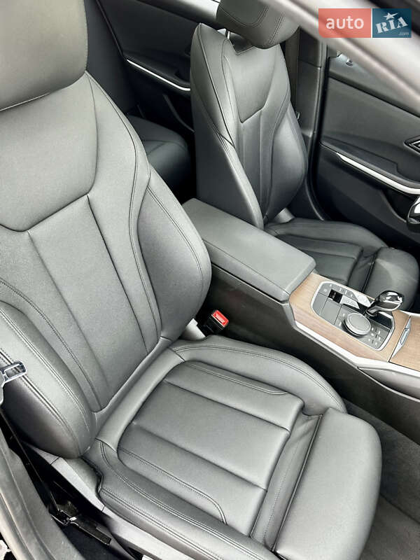 Седан BMW 3 Series 2019 в Киеве