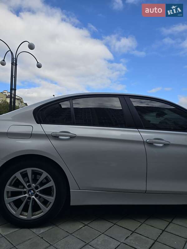 Седан BMW 3 Series 2015 в Ивано-Франковске