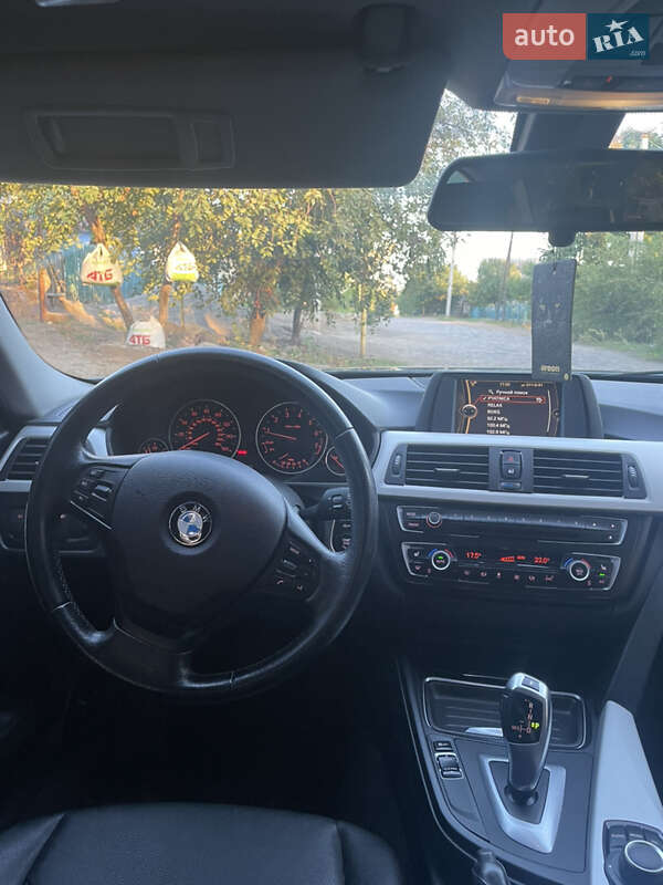 Седан BMW 3 Series 2013 в Первомайську