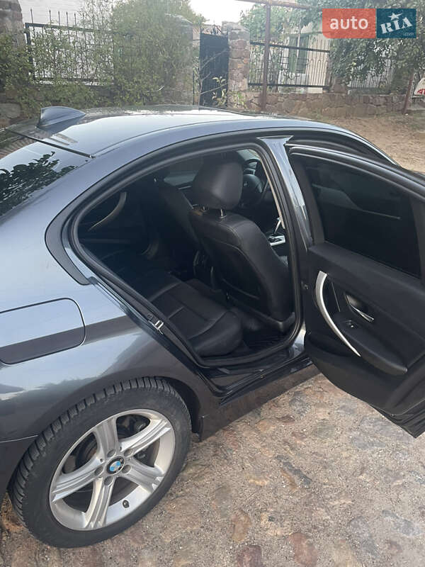 Седан BMW 3 Series 2013 в Первомайську