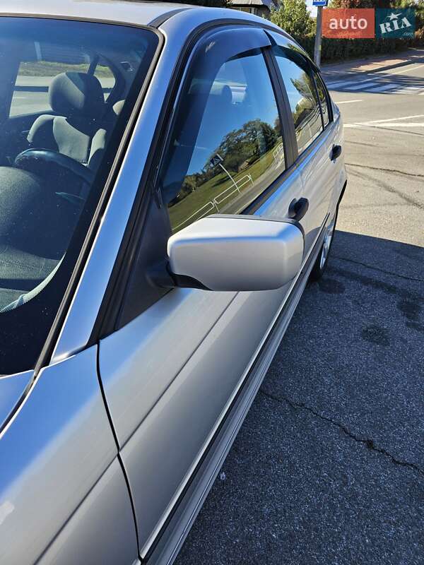 Седан BMW 3 Series 2004 в Чернігові