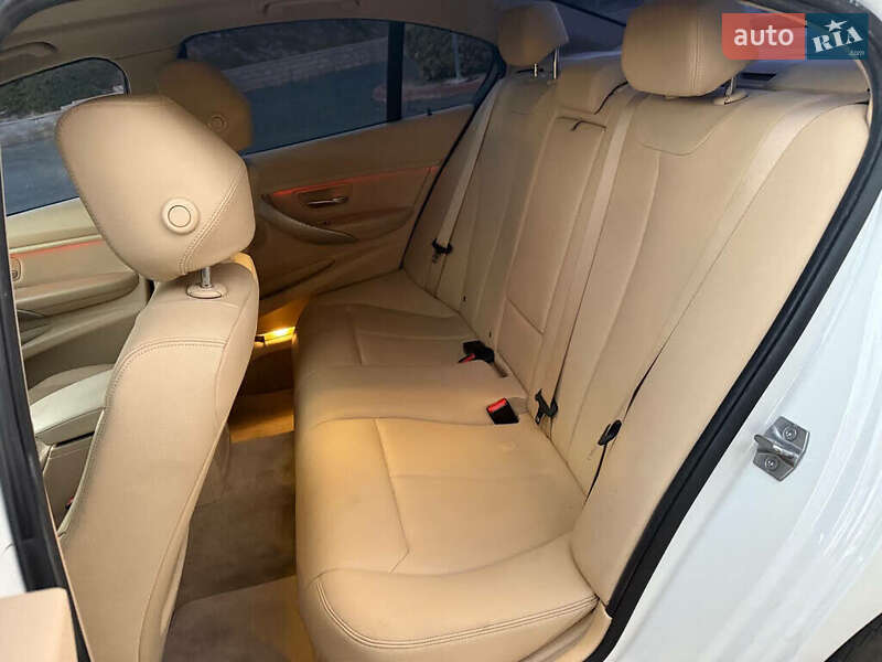 Седан BMW 3 Series 2016 в Львове