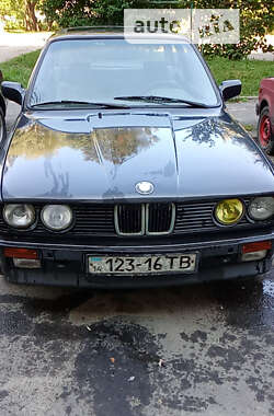 Седан BMW 3 Series 1986 в Львові