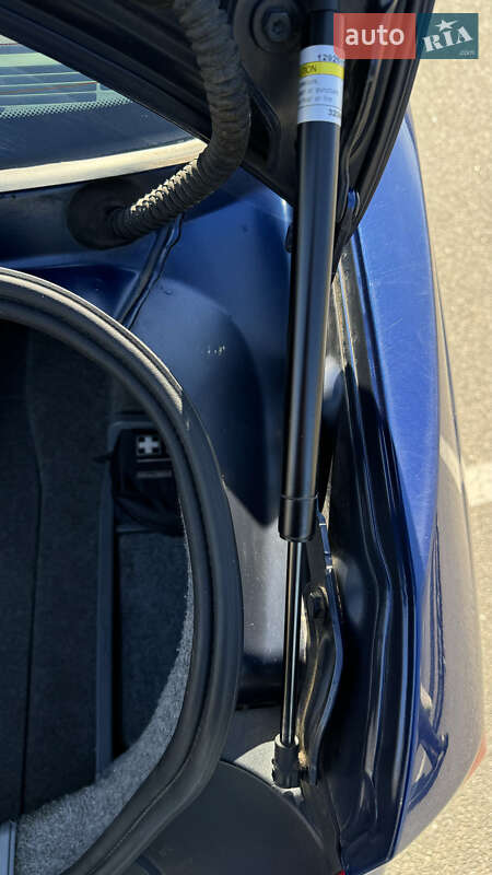 Седан BMW 3 Series 2006 в Києві