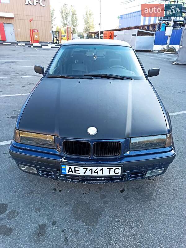 Седан BMW 3 Series 1995 в Дніпрі