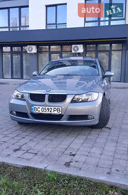 Седан BMW 3 Series 2005 в Новояворовске