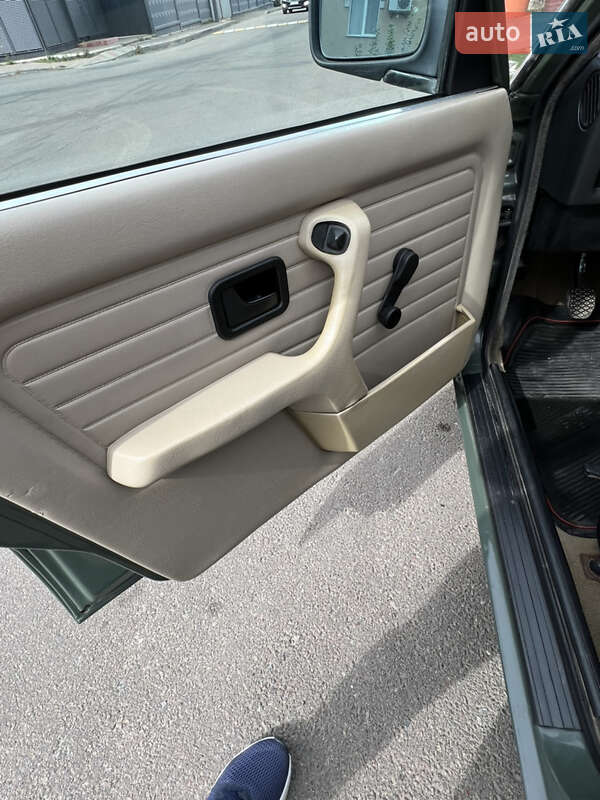 Седан BMW 3 Series 1984 в Киеве