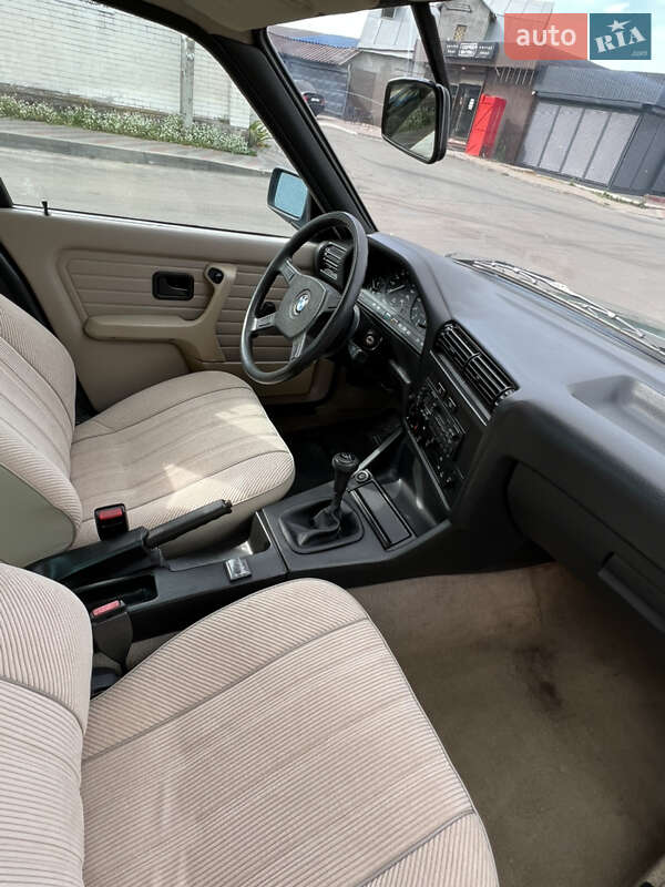Седан BMW 3 Series 1984 в Киеве
