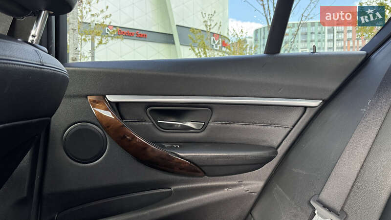 Седан BMW 3 Series 2015 в Киеве