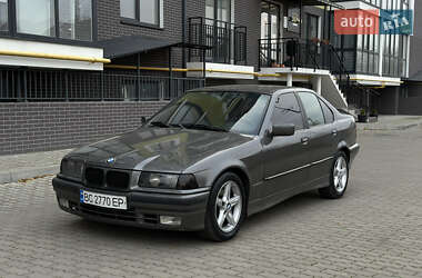 Седан BMW 3 Series 1993 в Жовкве