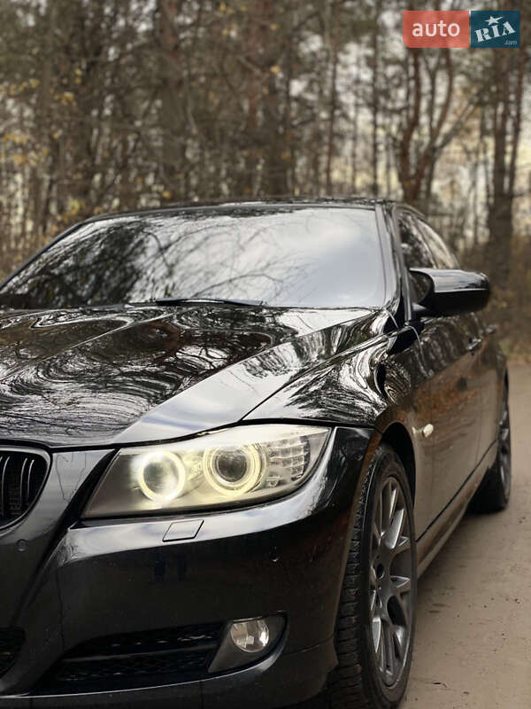 Седан BMW 3 Series 2011 в Чернівцях