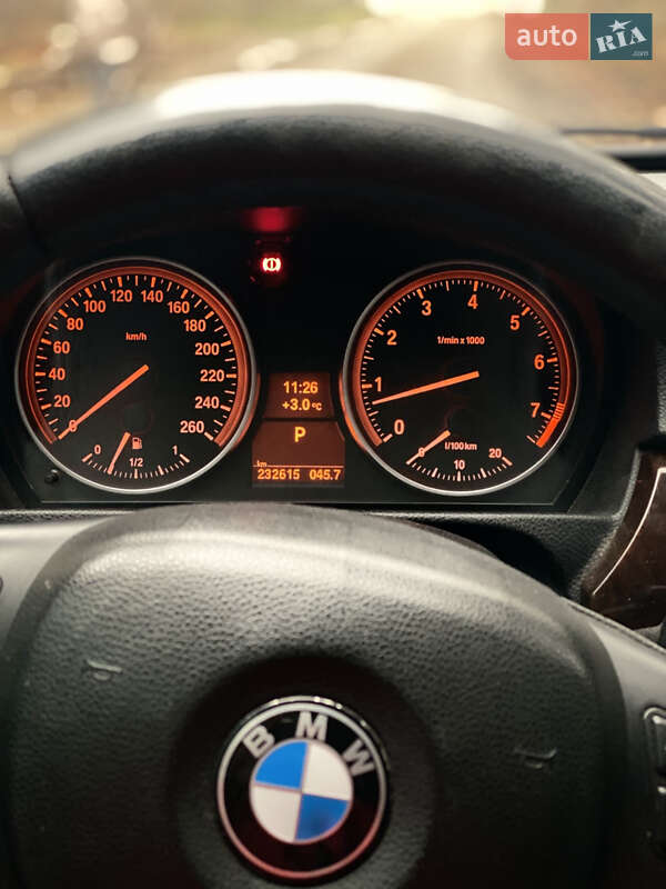 Седан BMW 3 Series 2011 в Чернівцях