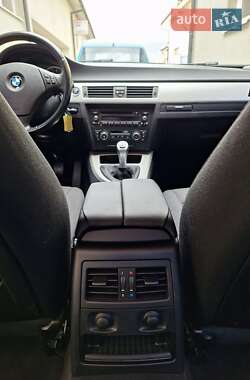 Седан BMW 3 Series 2011 в Сваляві