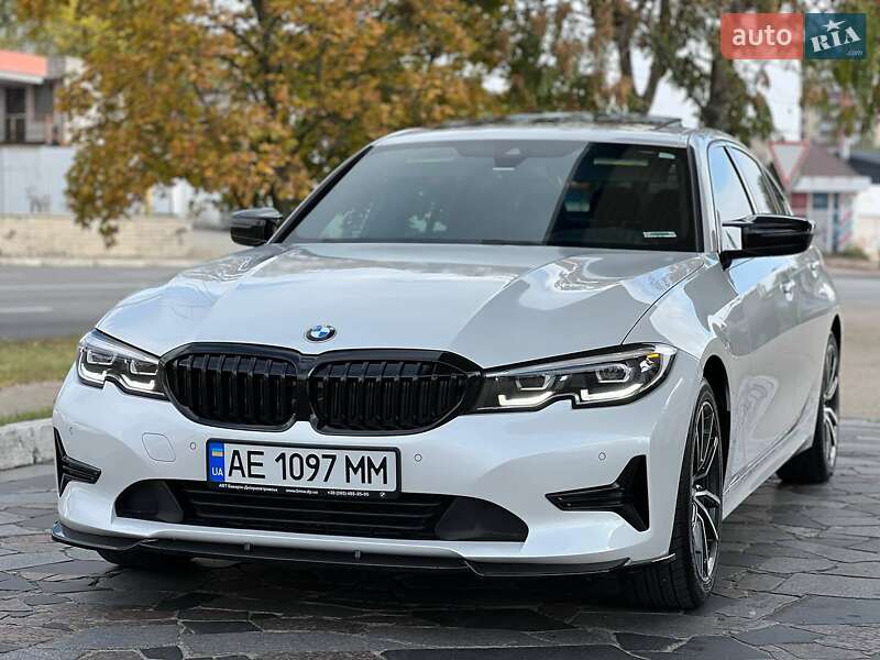 Седан BMW 3 Series 2019 в Львове