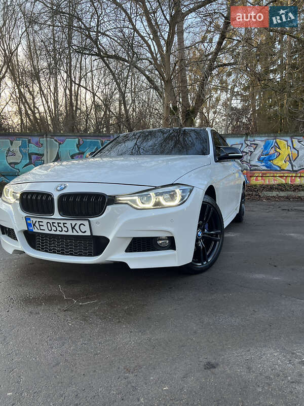 Седан BMW 3 Series 2015 в Львові