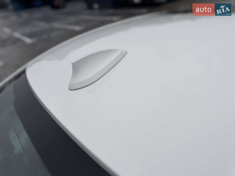 Седан BMW 3 Series 2017 в Киеве