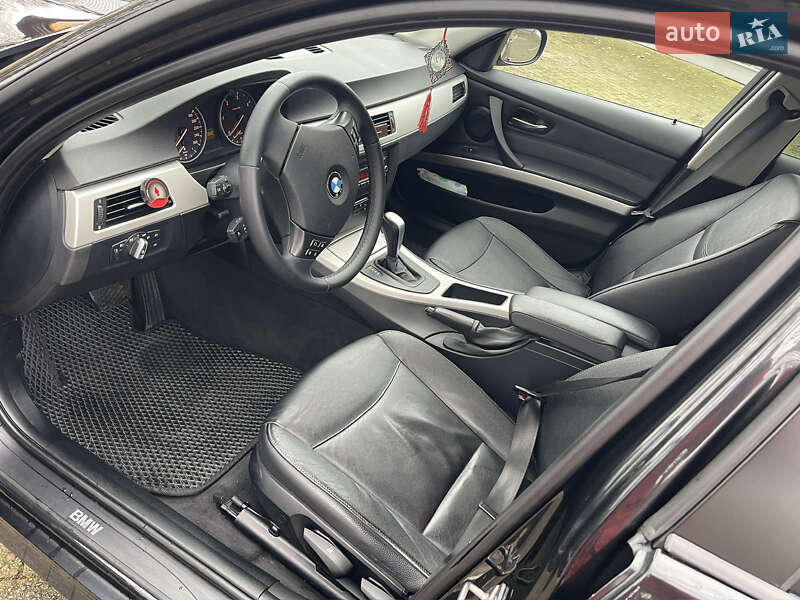 Седан BMW 3 Series 2010 в Черновцах