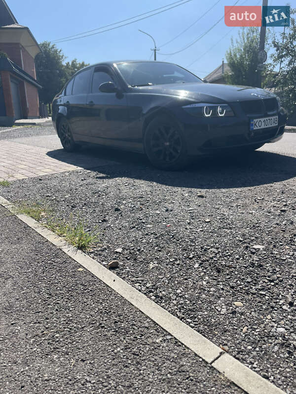 Седан BMW 3 Series 2006 в Страбичевом