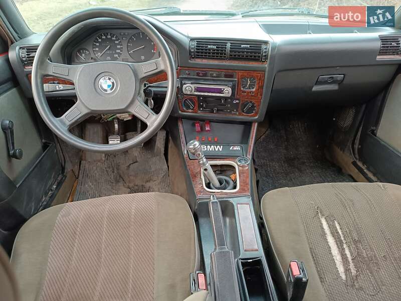 Седан BMW 3 Series 1986 в Львові