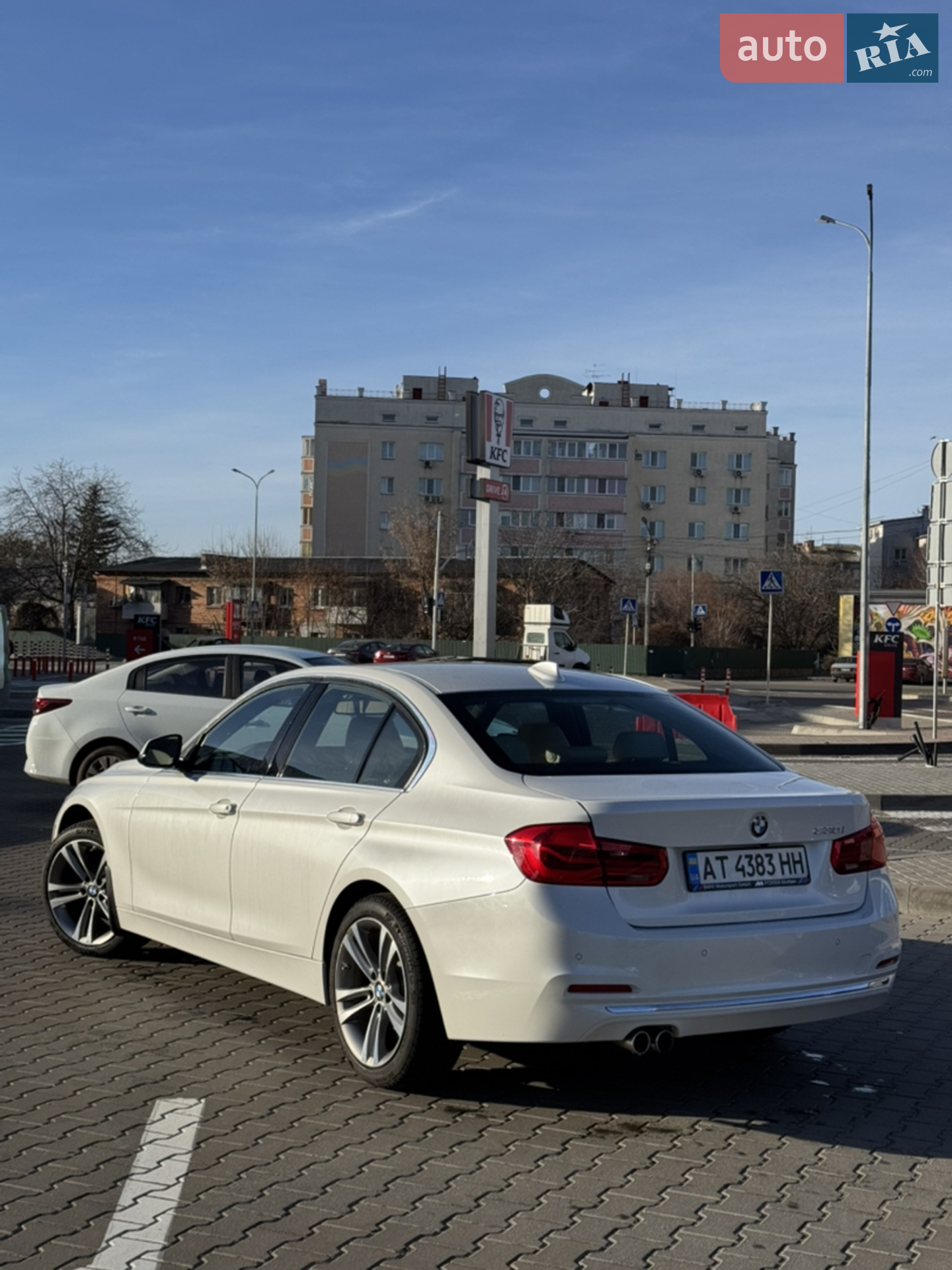 BMW 3 Series 2017 VIN WBA8B9G36HNU55660 фото оголошення 7 з 17