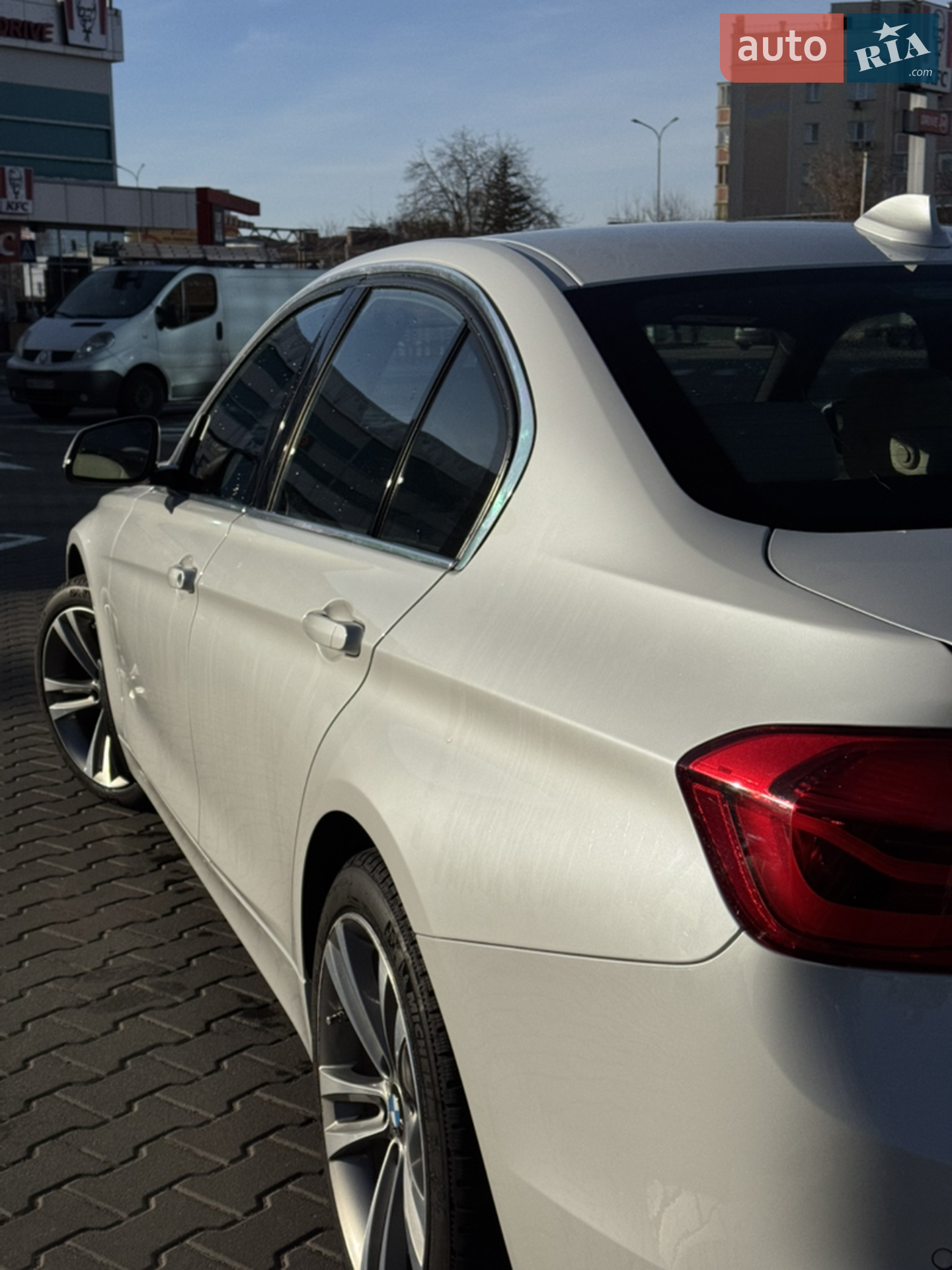 BMW 3 Series 2017 VIN WBA8B9G36HNU55660 фото оголошення 9 з 17