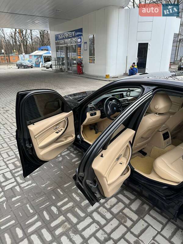 Седан BMW 3 Series 2013 в Львові