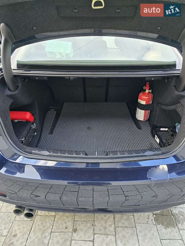 Седан BMW 3 Series 2015 в Добротворе