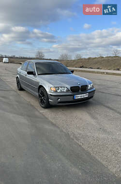 Седан BMW 3 Series 2004 в Авангарді