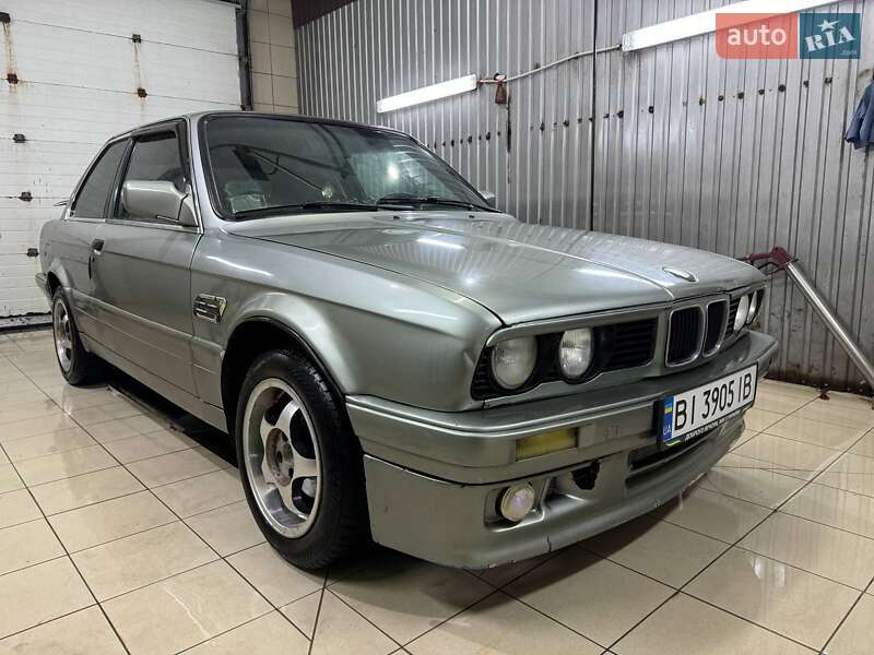 Седан BMW 3 Series 1983 в Кременчуці