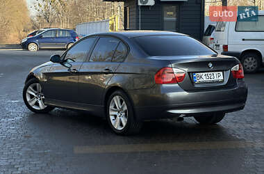 Седан BMW 3 Series 2006 в Ровно