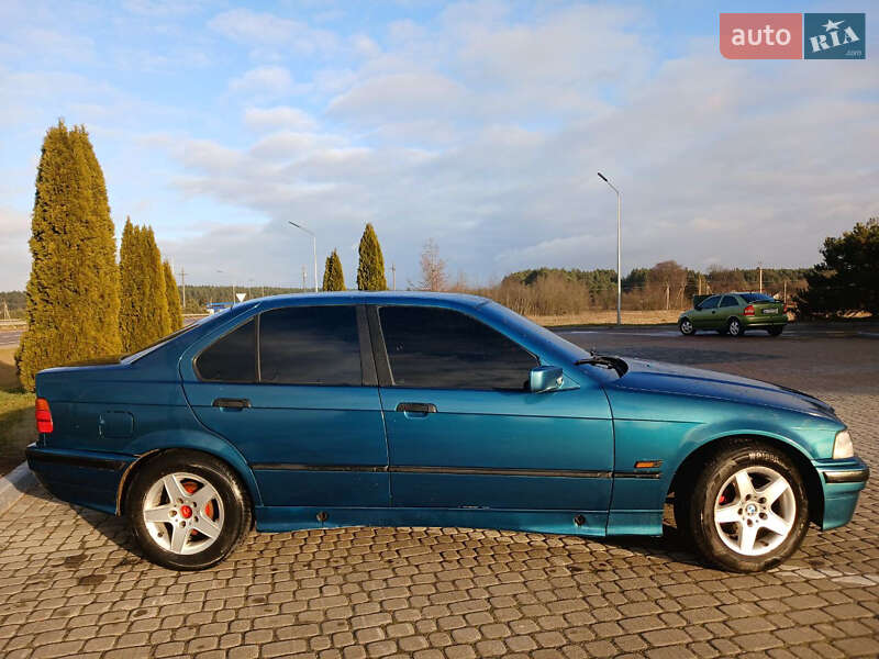 Седан BMW 3 Series 1995 в Яворове
