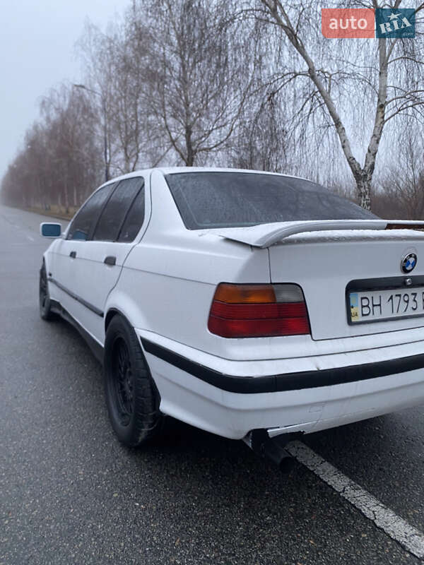 Седан BMW 3 Series 1991 в Запорожье