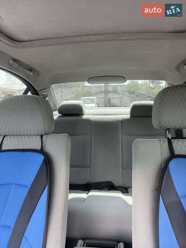 Седан BMW 3 Series 2000 в Чернівцях