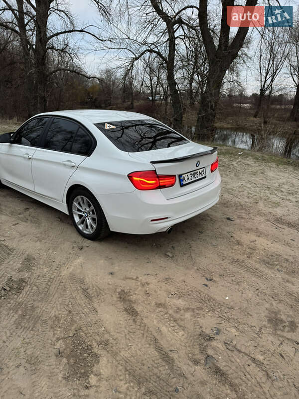 Седан BMW 3 Series 2016 в Киеве