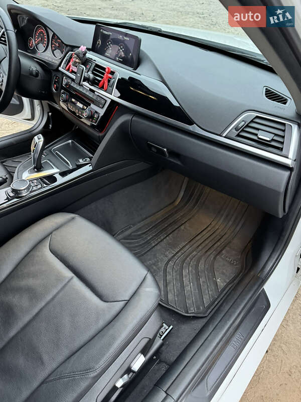 Седан BMW 3 Series 2016 в Киеве